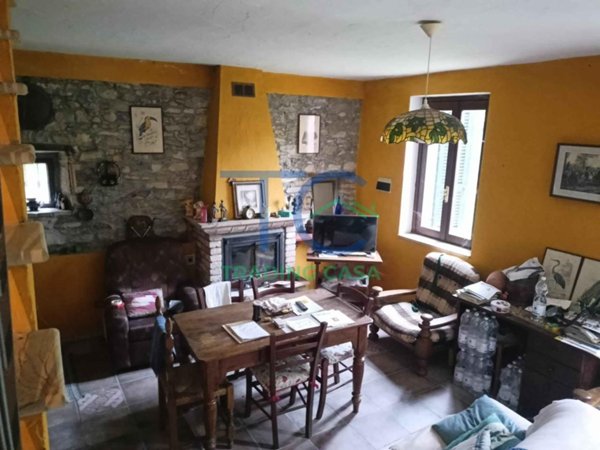 casa indipendente in vendita a Gropparello