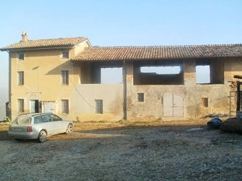 casa indipendente in vendita a Gropparello