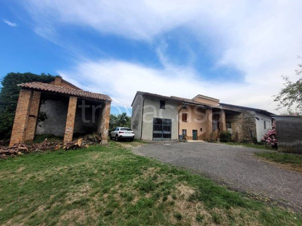 casa indipendente in vendita a Gropparello