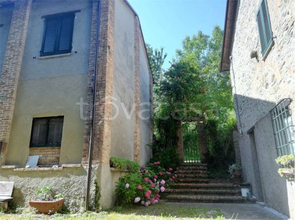 casa indipendente in vendita a Gropparello in zona Sariano