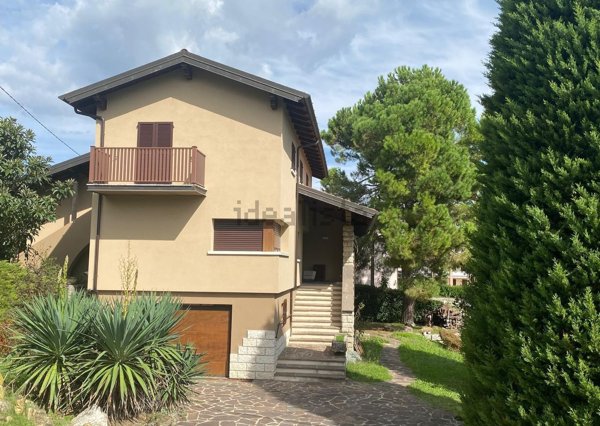 casa indipendente in vendita a Gropparello