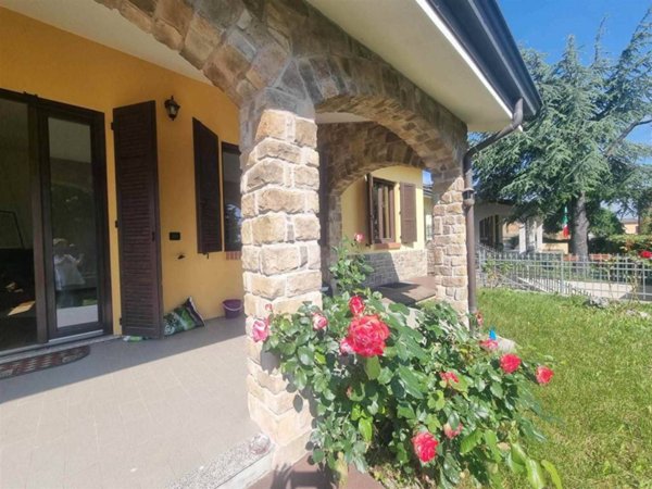 casa indipendente in vendita a Gropparello in zona Gusano