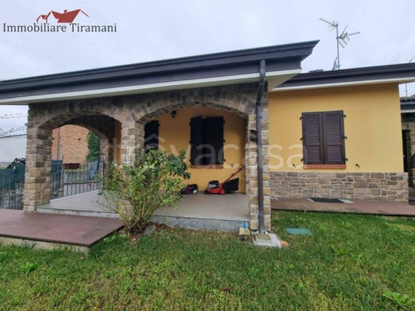casa indipendente in vendita a Gropparello in zona Gusano