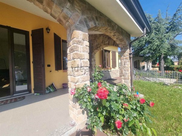 casa indipendente in vendita a Gropparello in zona Gusano