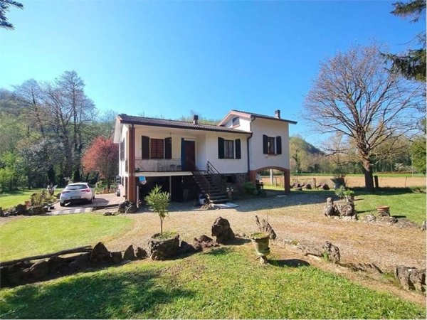 casa indipendente in vendita a Gropparello in zona Sariano