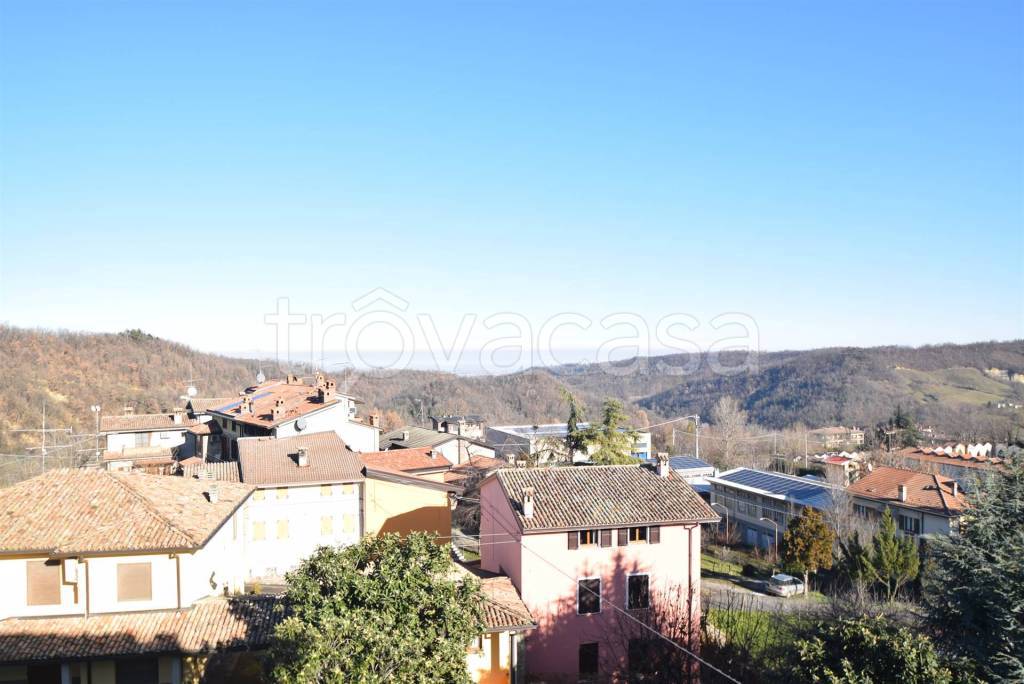 casa indipendente in vendita a Gropparello