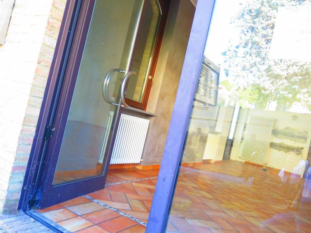 negozio in vendita a Gropparello