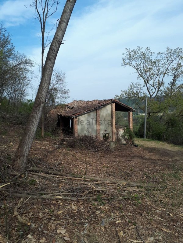 casale in vendita a Gropparello in zona Sariano