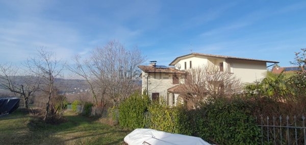 casa indipendente in vendita a Gropparello