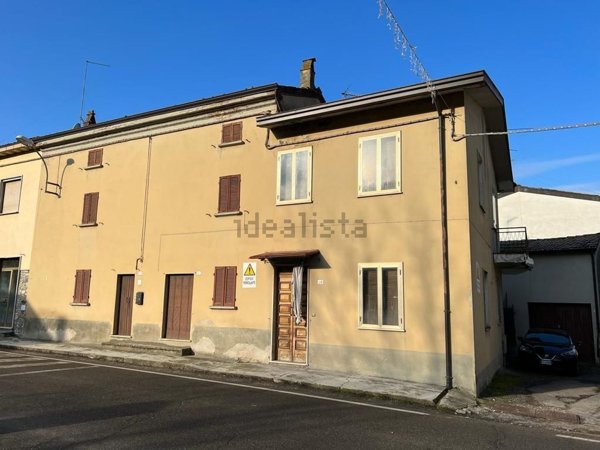 casa indipendente in vendita a Gropparello