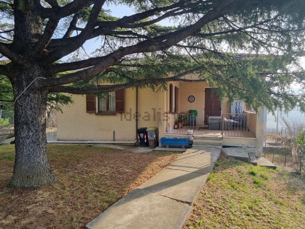 casa indipendente in vendita a Gropparello in zona Castellana