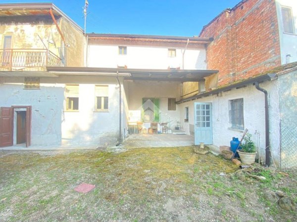 casa indipendente in vendita a Gropparello in zona Sariano