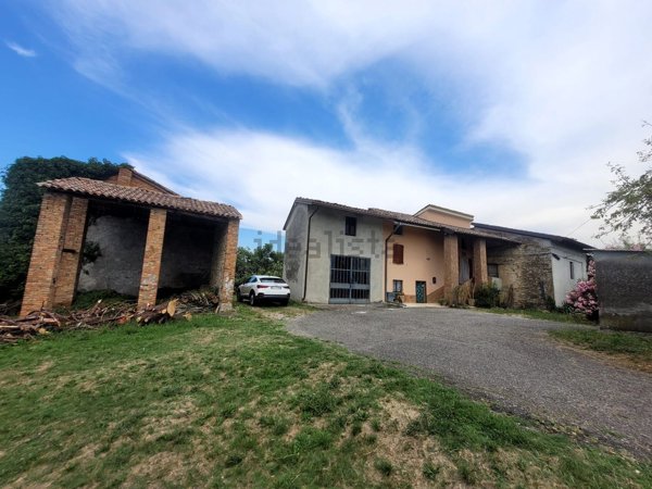 casa indipendente in vendita a Gropparello