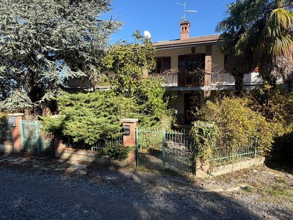 casa indipendente in vendita a Gropparello