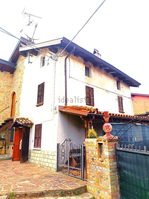 casa indipendente in vendita a Gropparello