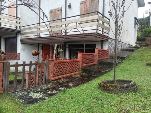 casa indipendente in vendita a Gropparello in zona Sariano