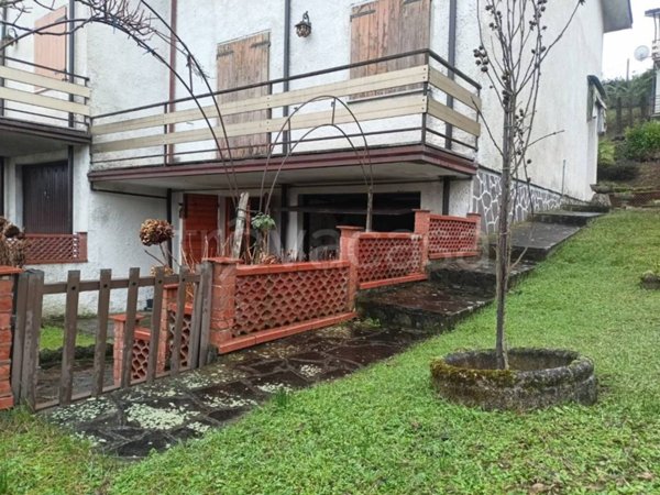 casa indipendente in vendita a Gropparello in zona Sariano