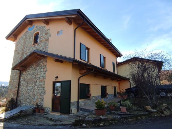 casa indipendente in vendita a Gropparello