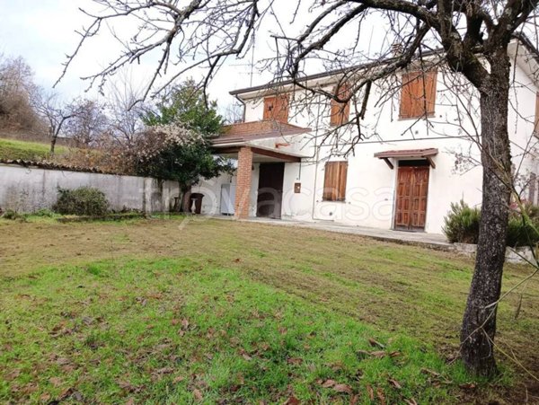 casa indipendente in vendita a Gropparello