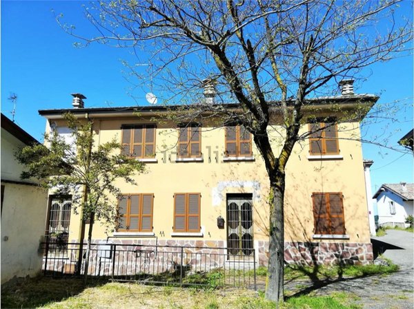 casa semindipendente in vendita a Gropparello in zona Castellana