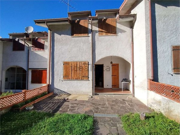 casa indipendente in vendita a Gropparello