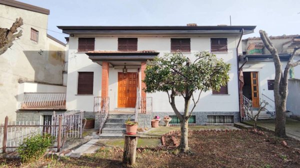 casa indipendente in vendita a Gropparello