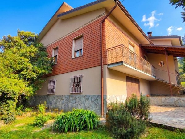 casa indipendente in vendita a Gropparello in zona Sariano