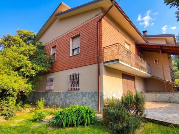 casa indipendente in vendita a Gropparello in zona Sariano