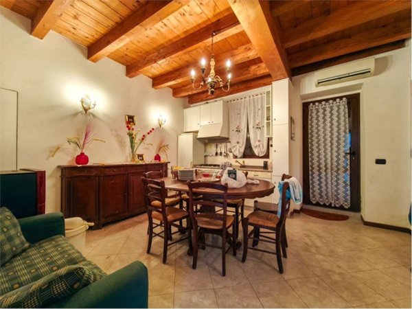 casa indipendente in vendita a Gropparello in zona Veggiola