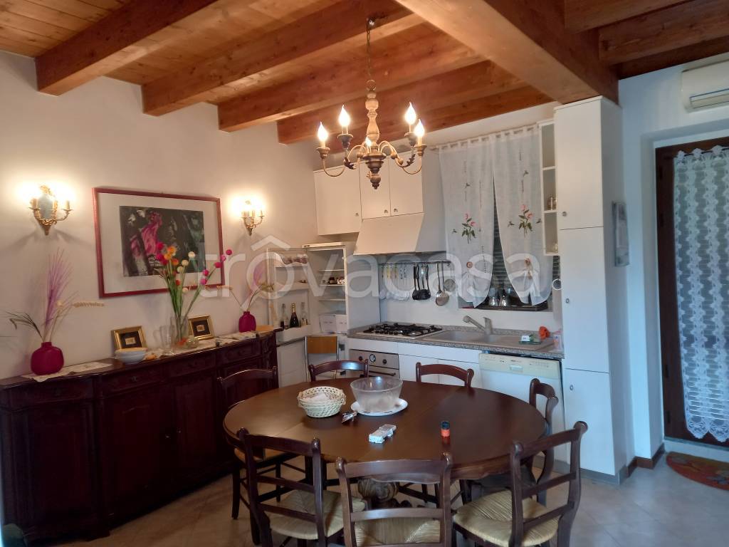 casa indipendente in vendita a Gropparello