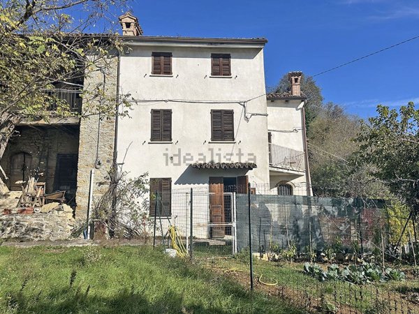 casa indipendente in vendita a Gropparello