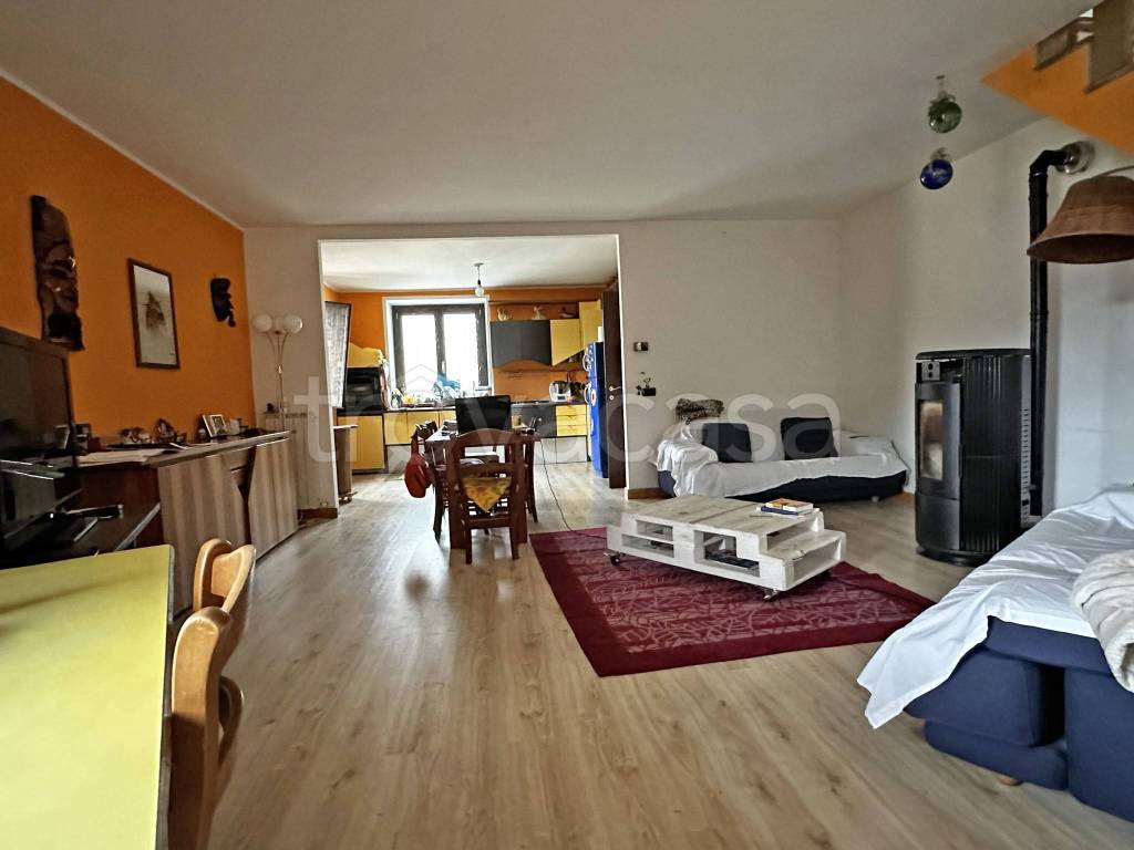 casa indipendente in vendita a Gropparello