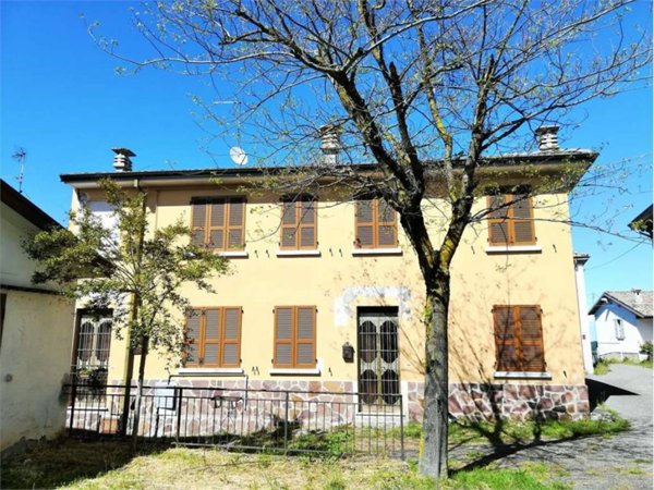 casa semindipendente in vendita a Gropparello in zona Castellana