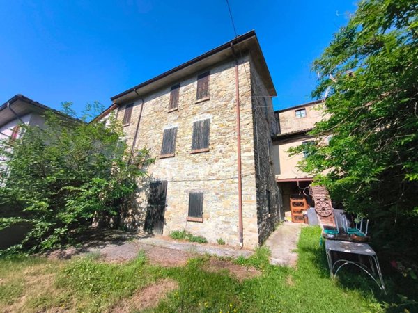 casa indipendente in vendita a Gropparello