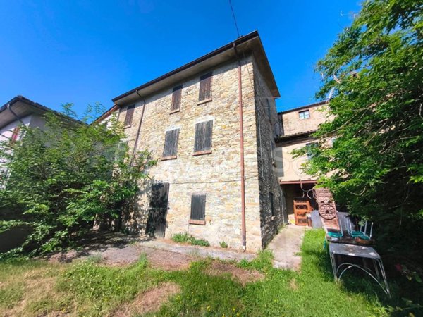 casa indipendente in vendita a Gropparello