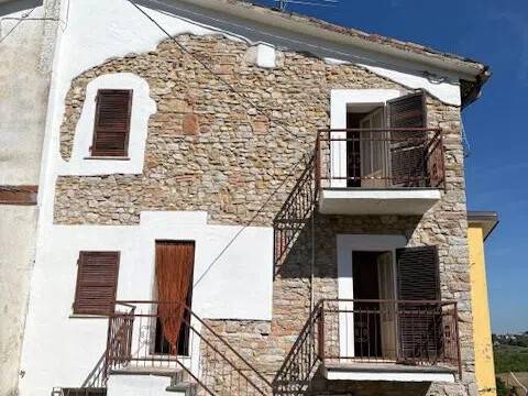 casa indipendente in vendita a Gropparello
