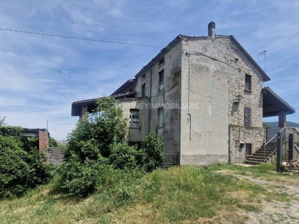 casa indipendente in vendita a Gropparello