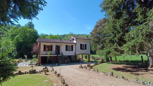 casa indipendente in vendita a Gropparello
