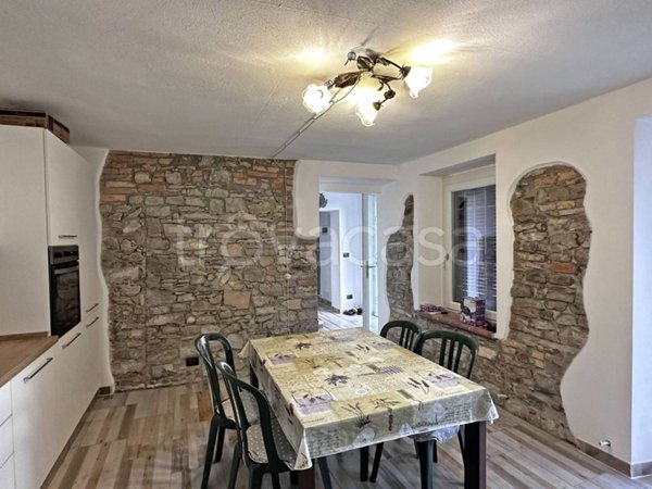 casa indipendente in vendita a Gropparello