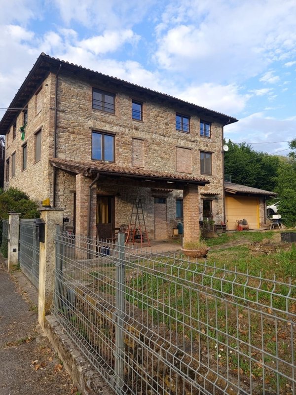 casa indipendente in vendita a Gropparello in zona Veggiola