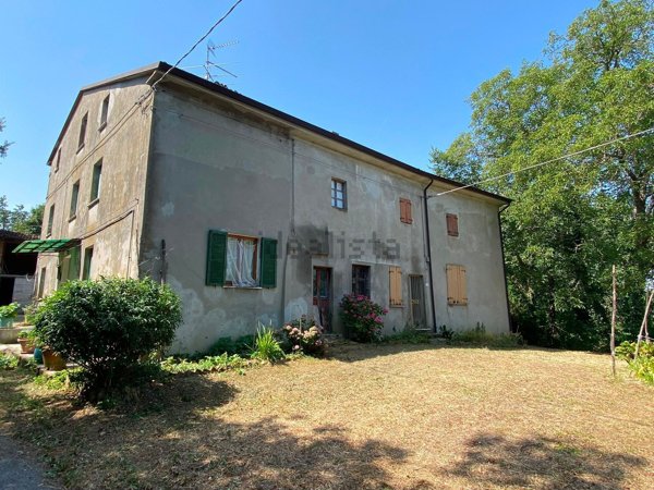 casa indipendente in vendita a Gropparello in zona Gusano