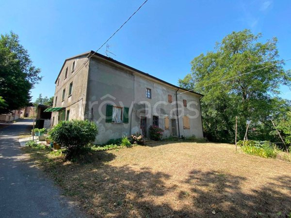 casa indipendente in vendita a Gropparello in zona Gusano