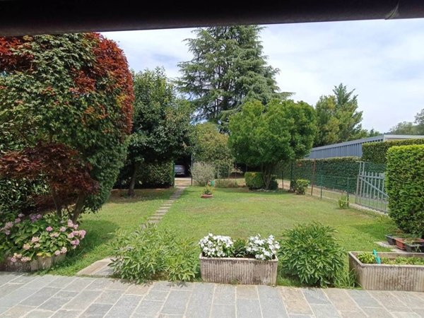 casa indipendente in vendita a Gropparello in zona Sariano