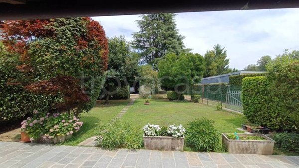 casa indipendente in vendita a Gropparello in zona Sariano