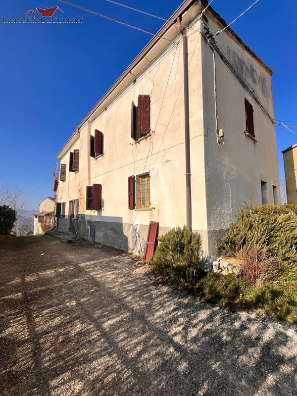 casa indipendente in vendita a Gropparello in zona Montechino