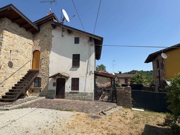casa indipendente in vendita a Gropparello in zona La Valle