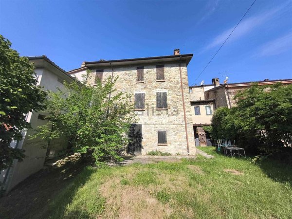 appartamento in vendita a Gropparello in zona Mandola