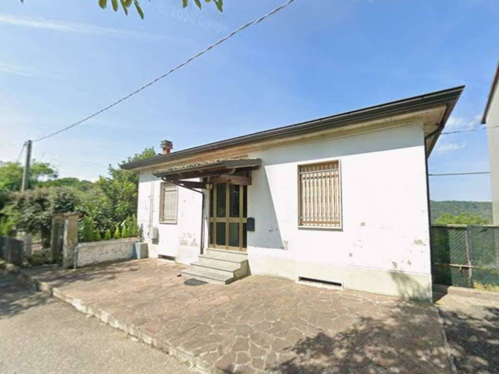 casa indipendente in vendita a Gropparello