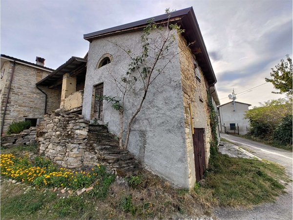 casale in vendita a Gropparello in zona Montechino
