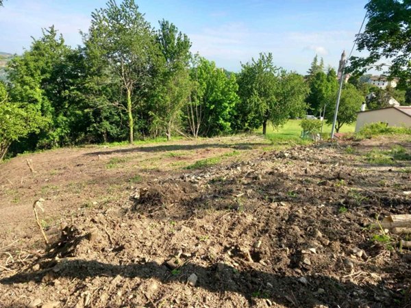 terreno in vendita a Gropparello in zona Montechino